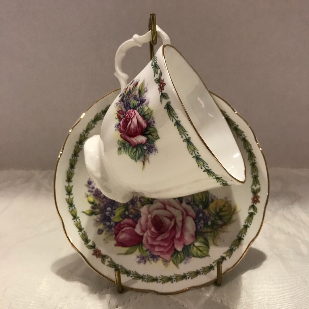 ROYALE GARDEN Fine Bone China Footed‎ Teacup & Saucer ~ Made In England ~
